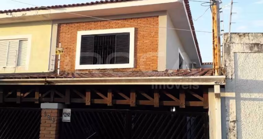 Casa à venda na Vila Brasília, São Carlos - 4 dormitórios e churrasqueira!