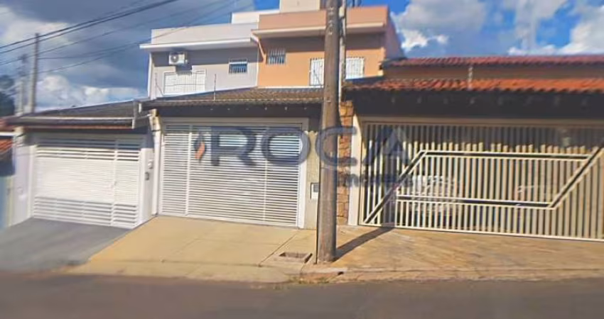 Casa à venda e locação no Jardim Cardinalli, São Carlos: 3 dormitórios, suíte, garagem coberta!