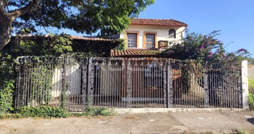 Casa de Alto Padrão à Venda e Locação no Parque Paraíso - São Carlos