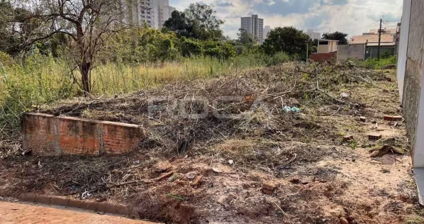 Terreno à venda no bairro Jardim de Cresci, São Carlos. Oportunidade incrível!