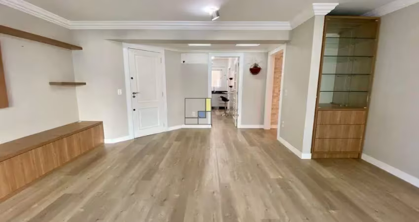 Apto a 100m do mar em balneário camboriu, com 1 suite + 1 dorm, 2 vagas.