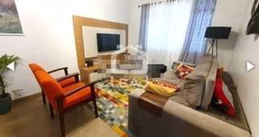 Sobrado de 130m², com 3 dormitórios sendo 1 suíte e 2 vagas de garagem. Á venda - Jardim Monte Azul