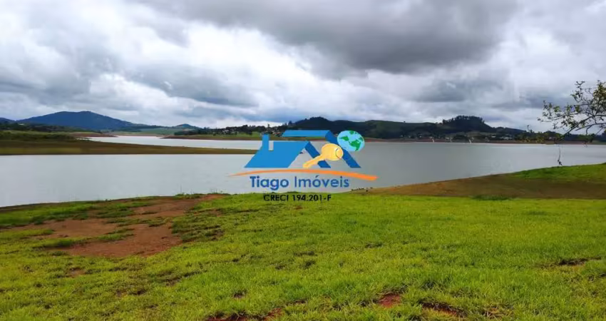 Terreno em condomínio fechado à venda no Centro, Piracaia 