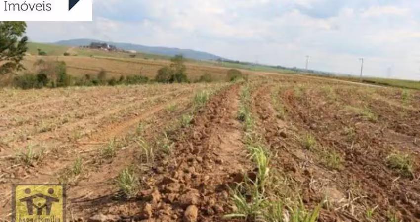 Terreno com nascente a 100 km de são paulo e a 7 km do centro de boituva para compra !!