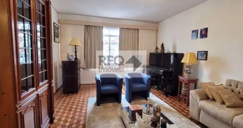 Venha conferir essa incrível oportunidade de morar em uma casa térrea com acesso por uma elegante escada!