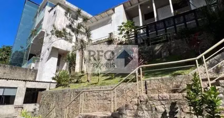 Casa localizada no ilha porchat com elevador, piscina e uma vista maravilhosa!!