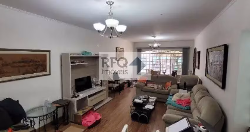 Este imóvel é ideal para quem busca conforto, comodidade e uma excelente localização. precisa fazer uma reforma!!