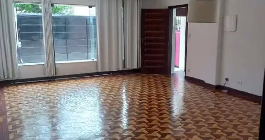 Casa bem arejada e clara em uma rua arborizada e tranquila, com vigias 24 horas na regiao do jardim da gloria para venda !!!
