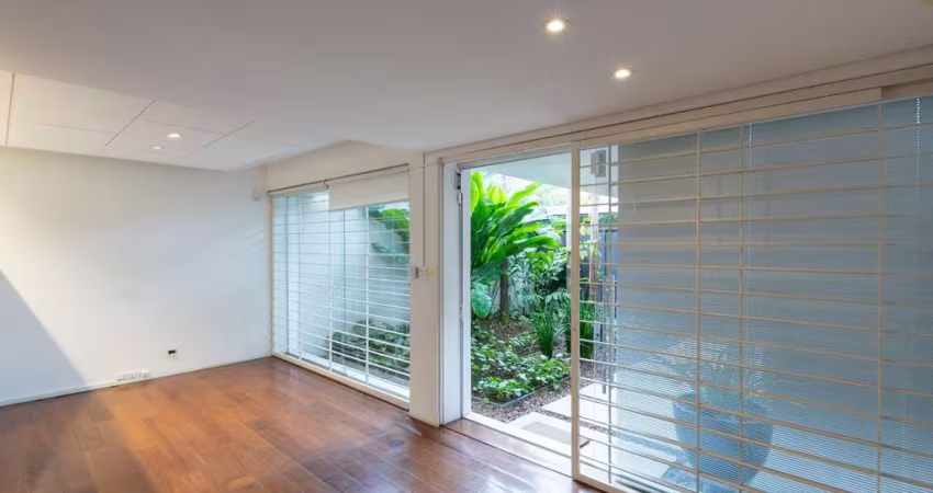 Sobrado para venda com 3 quartos, sendo 1 suíte, 216m²