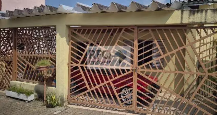 Venha morar em uma charmosa casa de vila térrea, localizada em uma rua tranquila e segura