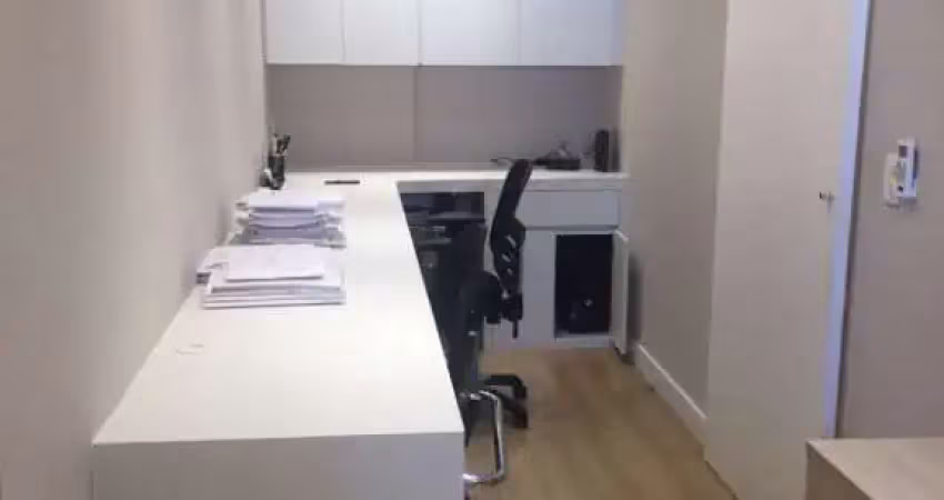 Excelente conjunto comercial, com 46 m² de área útil, com 2 banheiros, copa, recepção, sala de trabalho e sala de reunião.