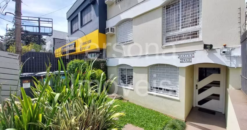 Amplo jk térreo com pátio na lucas de oliveira – petrópolis – porto alegre - rs