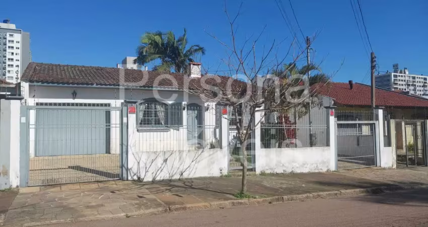 Excelente casa na rua professor pedro santa helena – jardim botânico – porto alegre - rs