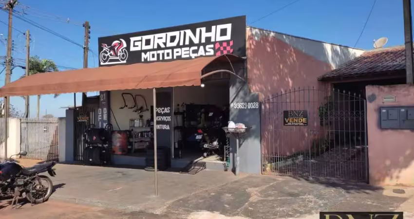 Casa com salão comercial na avenida rouxinol - ótima oportunidade!