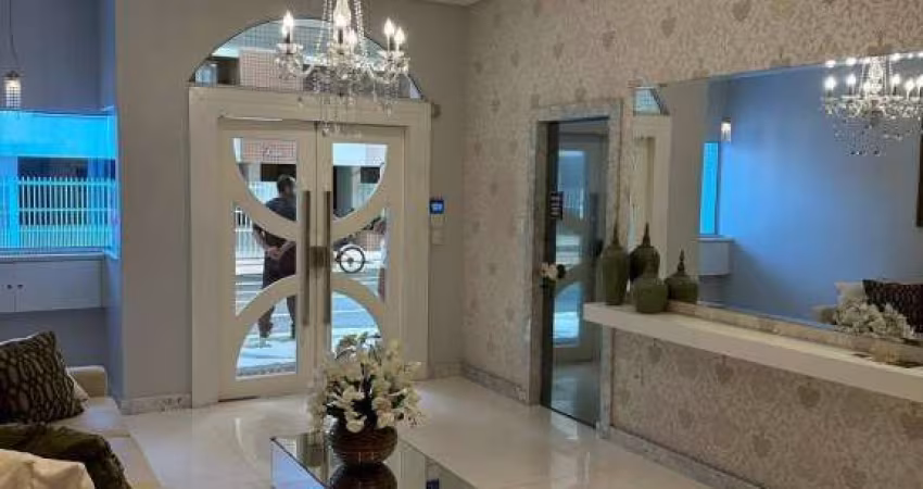 Apartamento à Venda a 450 Metros da Praia de Balneário Camburiú