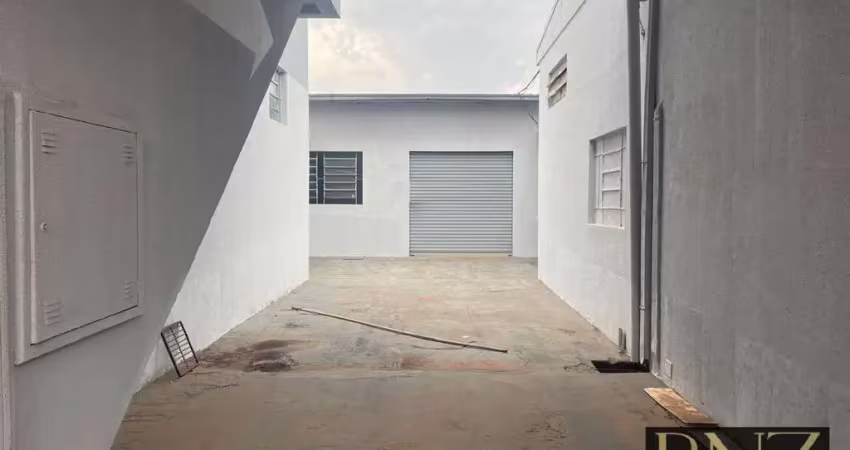 Salão comercial com pátio para locação no centro da cidade