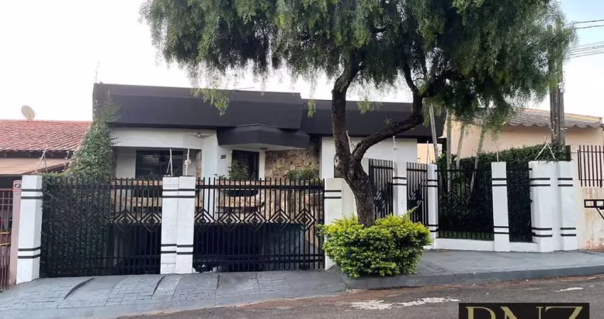 Linda casa em estilo clássico disponível para venda na vila aymoré.