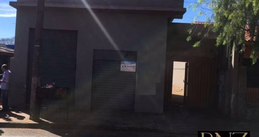 Casa com Barracão a Venda