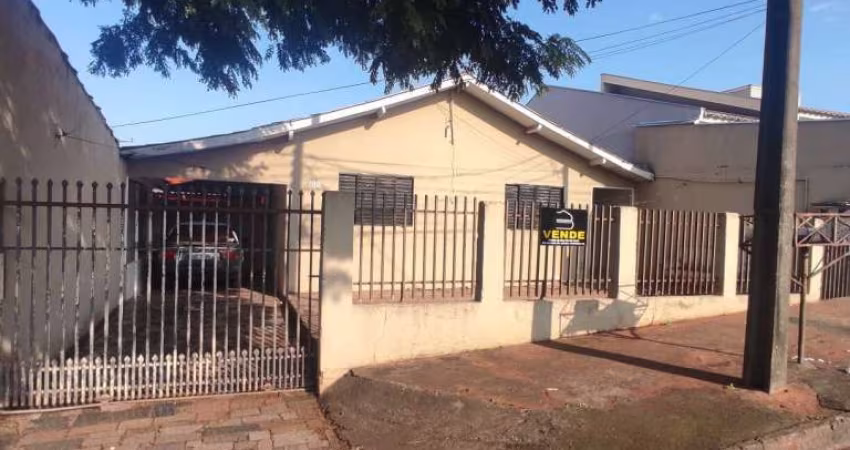 Casa com dois Salões Comerciais no Conjunto Flamingos lll