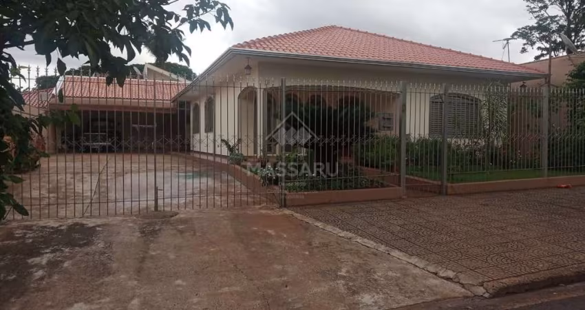 RESIDÊNCIA DE TERRENO INTEIRO NO JARDIM ALVORADA
