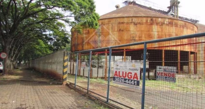 OPORTUNIDADE DE INVESTIR EM TERRENO AMPLO NA ZONA 06 COM GRANDE POTENCIAL PARA CONTRUÇÃO DE EDIFÍCIOS.