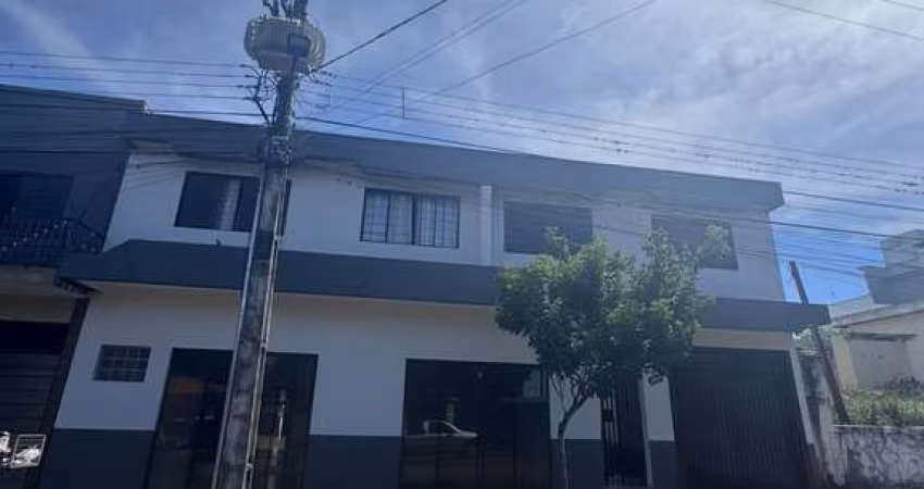 OPORTUNIDADE DE INVESTIR EM PRÉDIO COM SALA COMERCIAL E APARTAMENTOS - Marialva