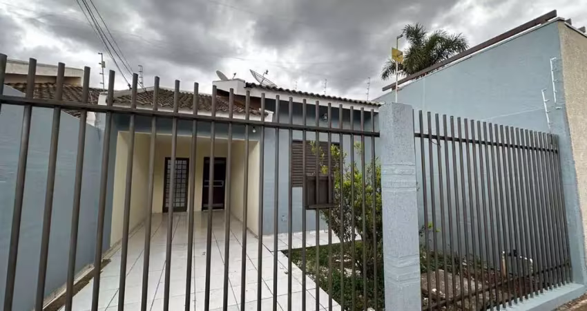 Casa com 3 quartos para alugar na Rua Herculano Ribeiro de Paiva, 245, Jardim Paris, Maringá