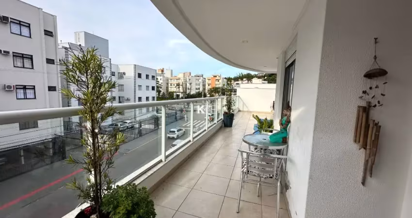 Apartamento com terraço com 02 dormitórios sendo uma suíte no abraão - florianópolis