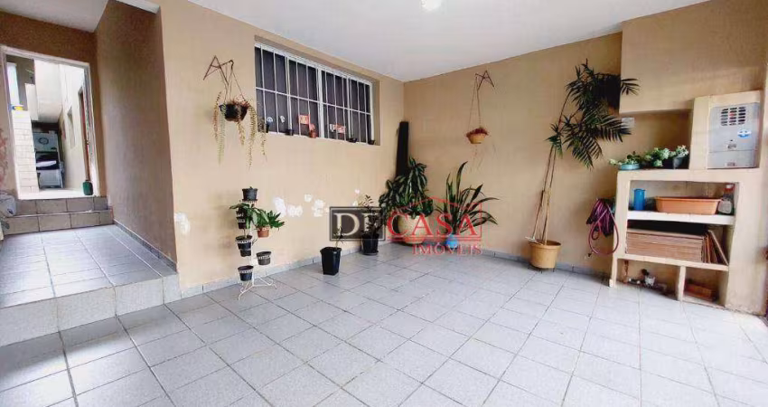 Sobrado em Conjunto Residencial José Bonifácio