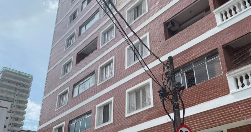 Apartamento em Praia Grande na Vila Tupi todo mobiliado à menos de 100 metros do mar documentação ok, aceita financiamento bancário.