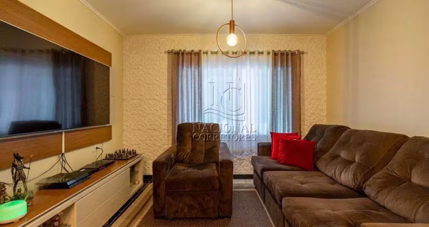 Casa assobradada com 2 suítes, 2 vagas, próxima ao parque regional à venda, 151 m² no parque jaçatuba - santo andré/sp
