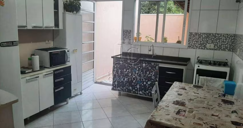 Sobrado à venda, 3 quartos, 1 suíte, 2 vagas, Parque Erasmo Assunção - Santo André/SP