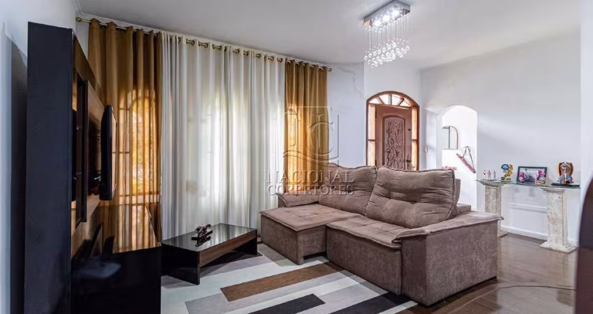 Excelente oportunidade, casa assobradada com fino acabamento para locação na Vila Metalúrgica, Santo André - SP