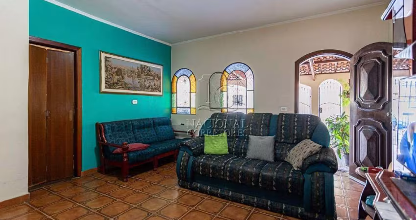 Casa de esquina com salão comercial à venda no Parque Oratório – ExcelÓtima casa de esquina à venda no Parque Oratório – Ideal para morar ou investir!