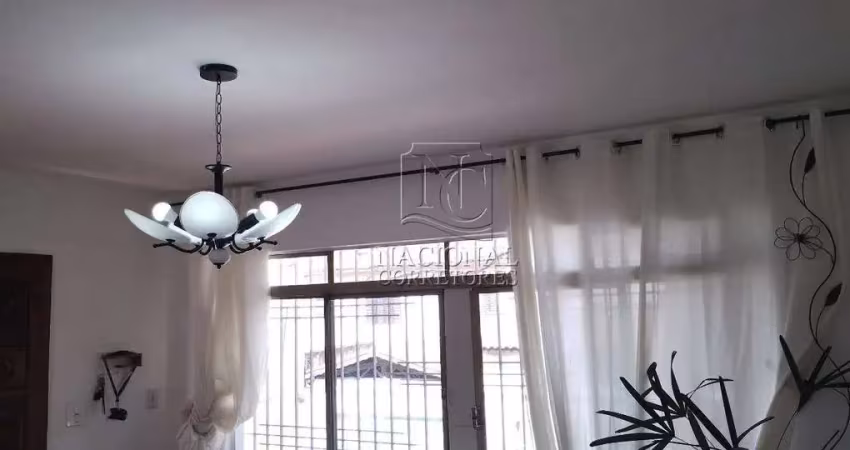 Casa com 2 dormitórios, sala, cozinha e banheiro, todos os cômodos grandes no Bairro Jardim Santo Antônio/Camilópolis em Santo André.