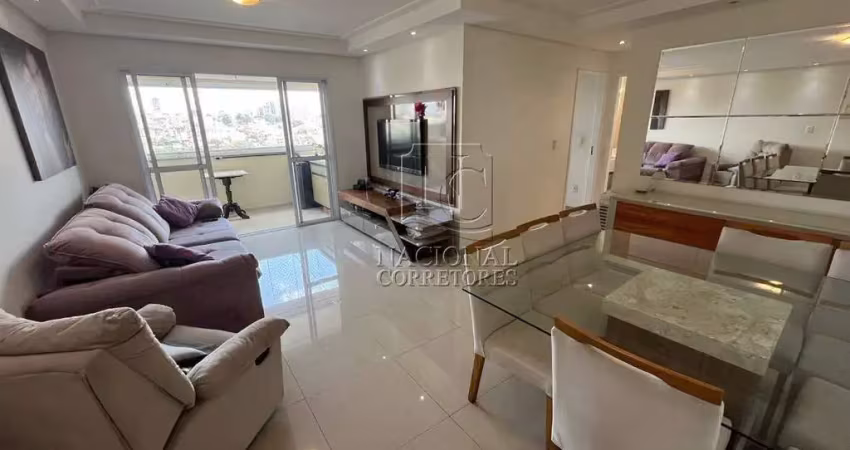 Apartamento com 75 m2, 2 dormitórios, 1 suíte, 2 vagas de garagem.
