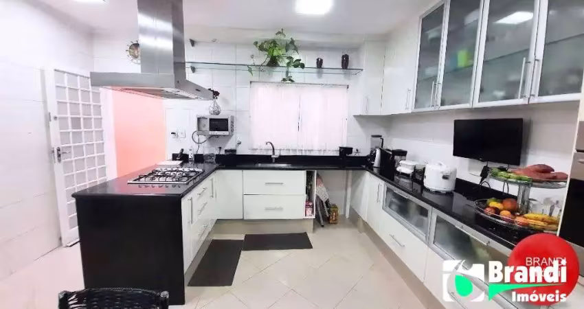 Excelente casa reformada  2 suítes sendo uma máster próximo ao metrô