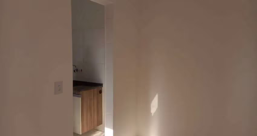 Quarto e cozinha bem localizado