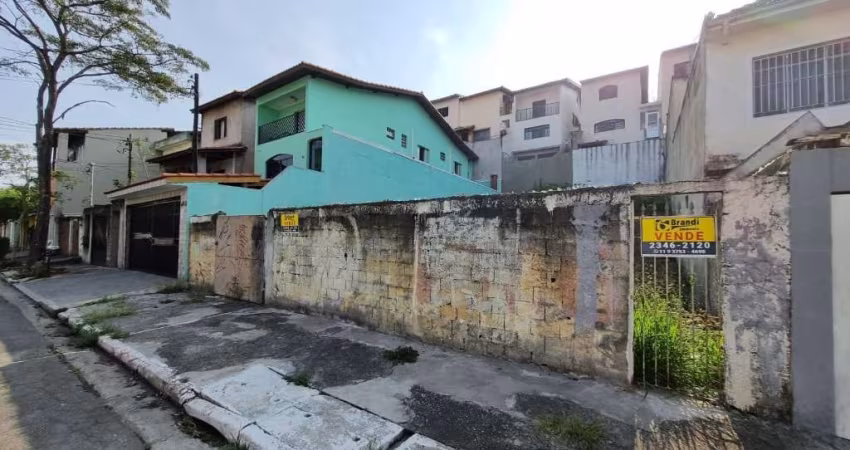 Terreno plano situado no coração do jardim das figueiras