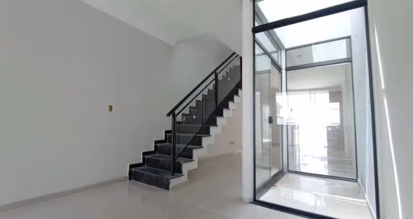 Lindíssimo sobrado novo com 3 dormitórios e 2 vagas de garagem, quintal amplo, área gourmet