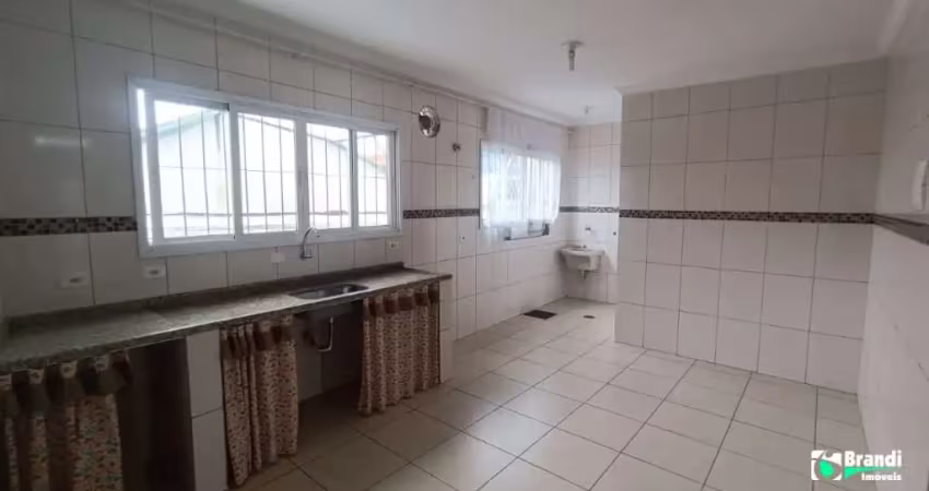 Casa térrea 2 dormitorios com 2 vagas de garagem - vila califórnia