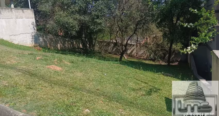 Ótimo terreno em condomínio fechado com portaria 24hs