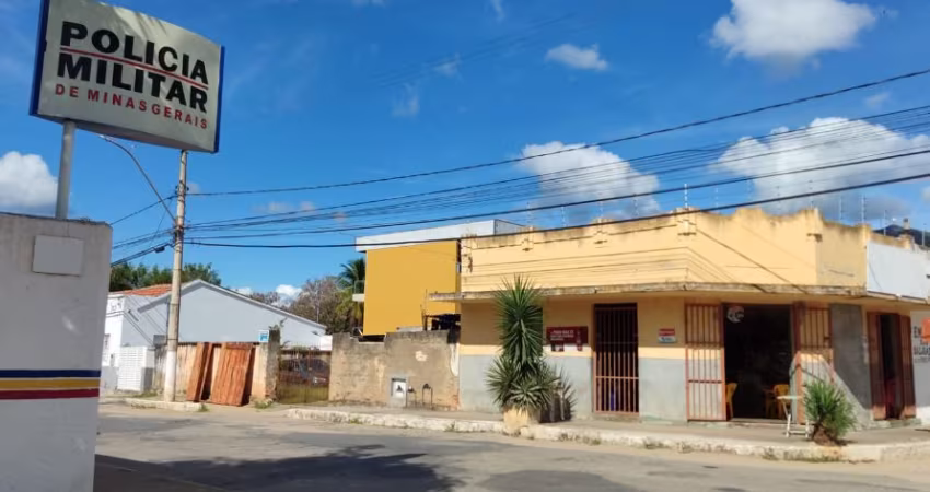 Excelente terreno murado no centro.