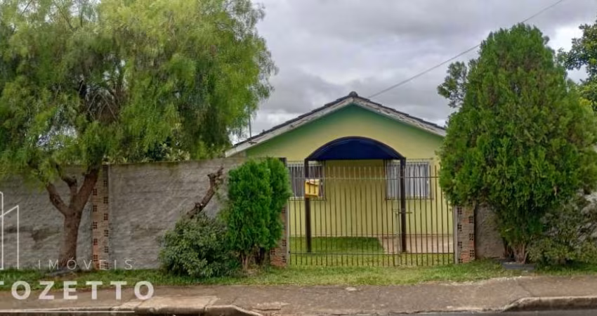 Casa de esquina com ampla sobra de terreno- Los Angeles