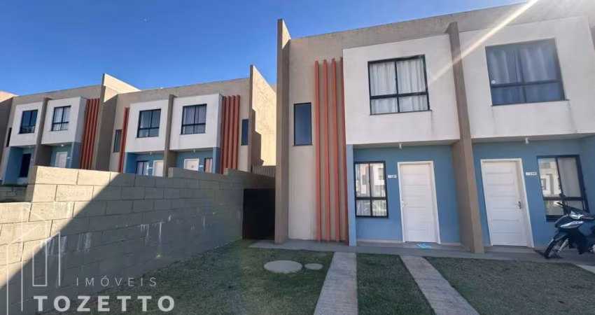 Sobrado com passagem lateral à venda no Res. Porto Carvalho