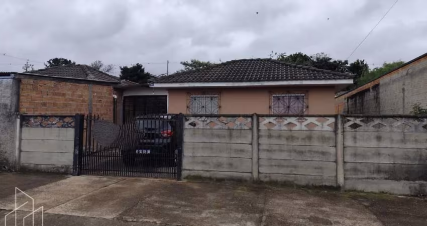 Casa individual e com amplo terreno.