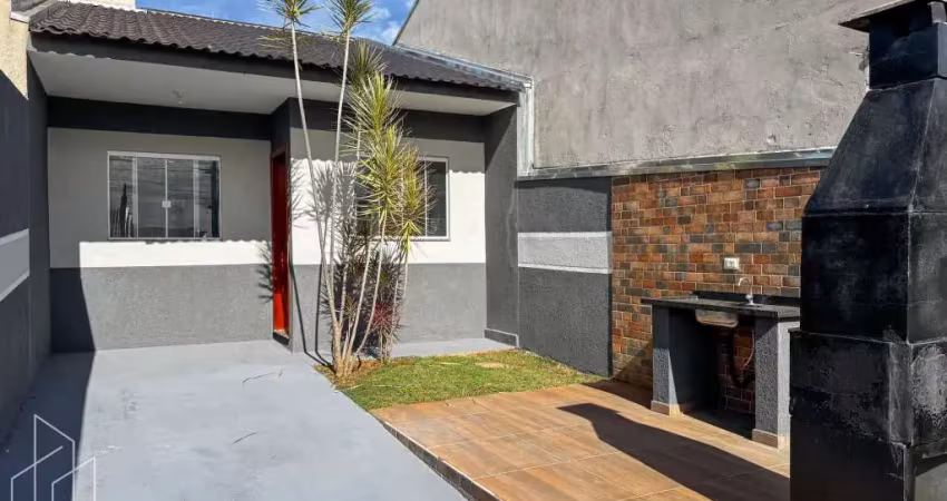 Linda casa com churrasqueira e terreno à venda em uvaranas