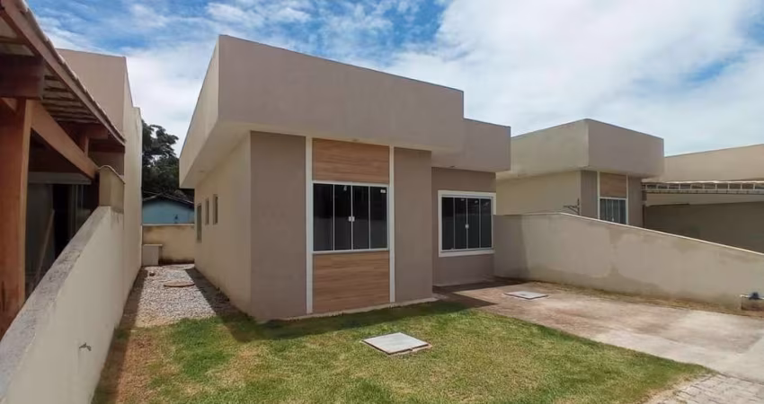 Casa para Venda em Rio das Ostras, Jardim Marileia, 2 dormitórios, 1 suíte, 1 banheiro, 1 vaga