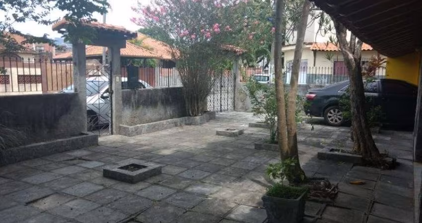 Casa para Venda em Rio das Ostras, Extensão do Bosque, 4 dormitórios, 1 banheiro, 2 vagas
