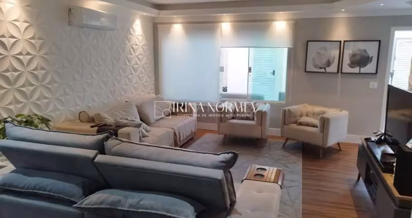 Casa térrea à venda com 3 quartos e 289m², com piscina e 6 vagas